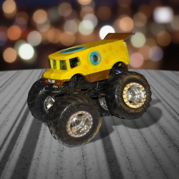 Hot Wheels Monster Trucks Spongebob Squarepants 1:64 Diecas Car B20 - Picture 1 of 8